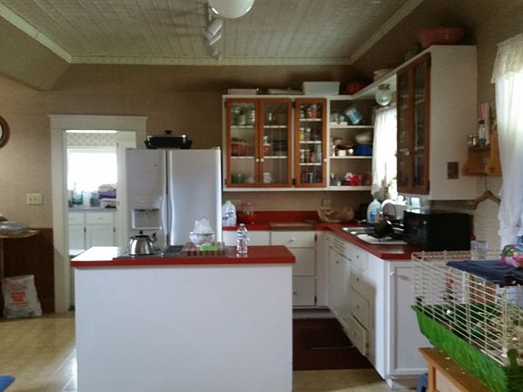 KITCHEN W/ISLAND