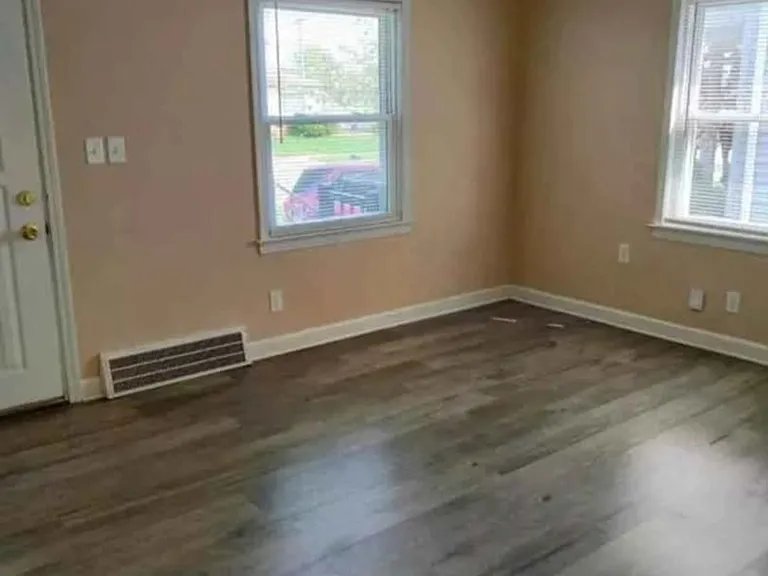 5156 Niagara St — Photo 3