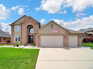 48033 Daisy Dr, Macomb, MI 48044