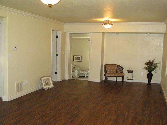 4th image of 933 5th Ave S