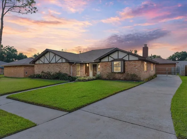 1918 Crooked Creek Ln, Pearland, TX 77581