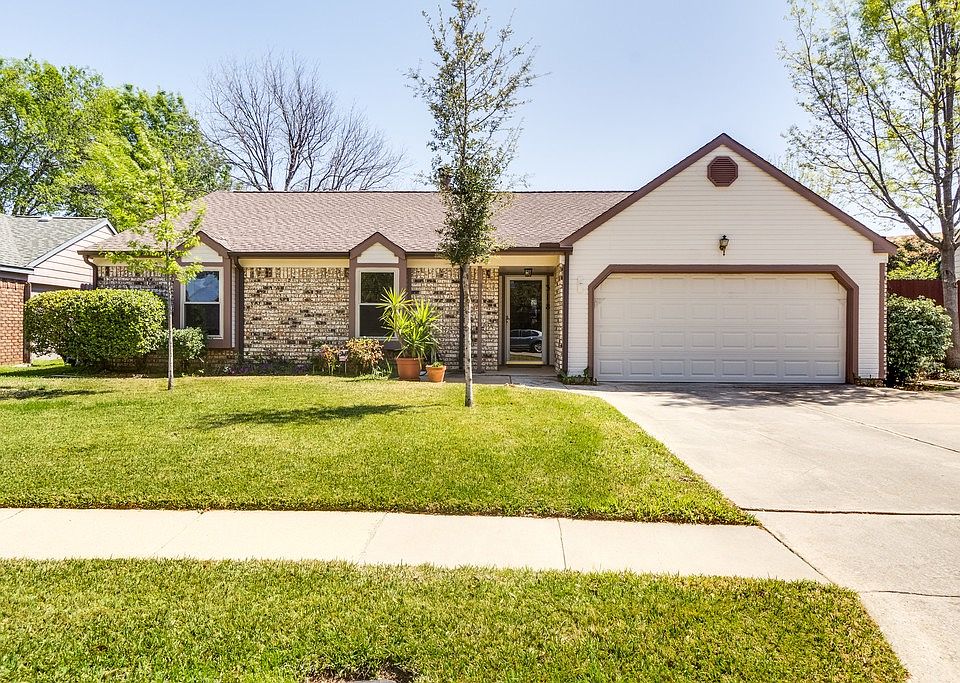 1st image of 318 Sandlewood Ln