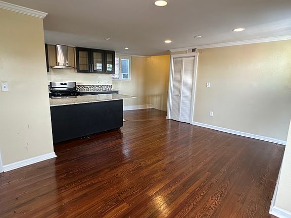 2nd image of 75 Whitney Ave #4D