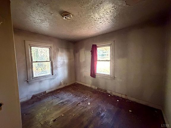 5th image of 336 Prince St