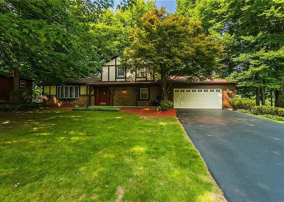 1st image of 10 Old Elm Dr