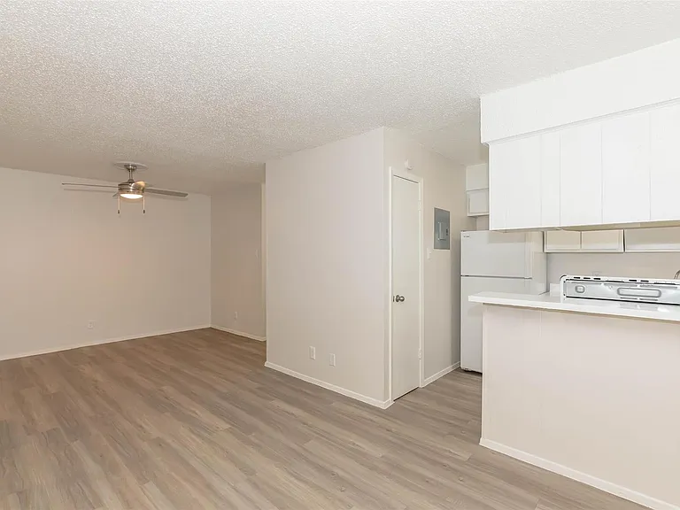 4100 Avenue A #106 — Photo 4