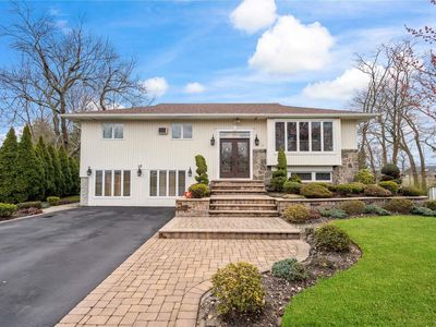 18 Melbourne Lane, Old Bethpage, NY, 11804