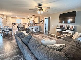 60 Ladybug Ln, Bethpage, TN 37022