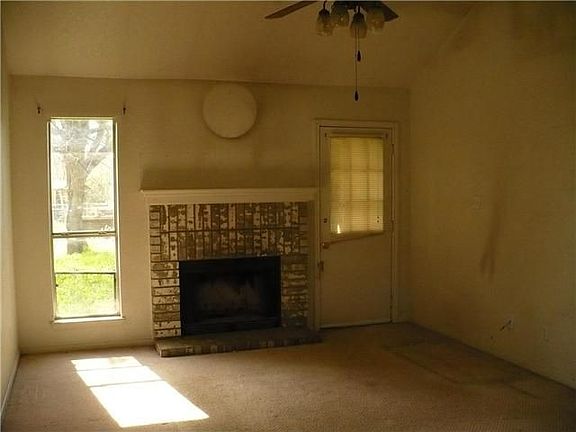 5th image of 204 E Avenue A