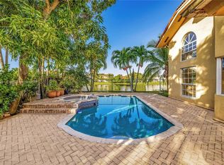 15734 SW 43rd Ter, Miami, FL 33185