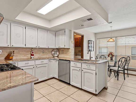 3rd image of 5400 Camino Montano NE