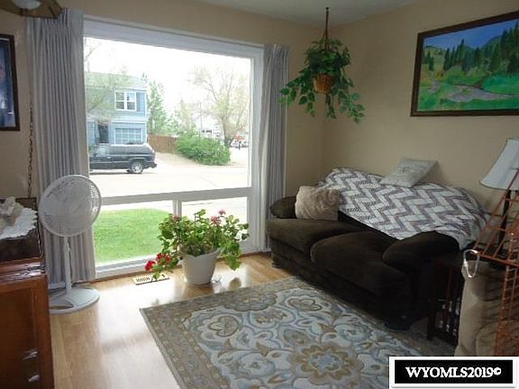 3rd image of 2029 Carter Ave