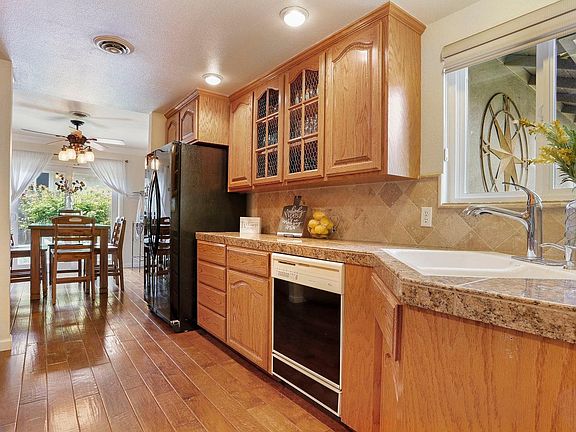 5th image of 835 Westwind Dr