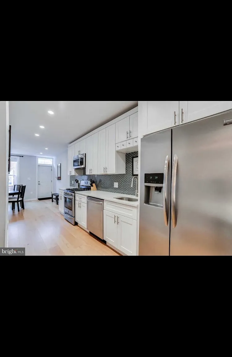 3 bed, 1824 sqft, $3,200 — Photo 2