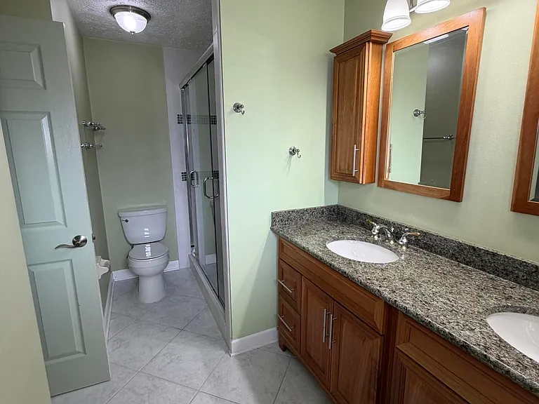 542 NW La Brea Ave — Photo 5