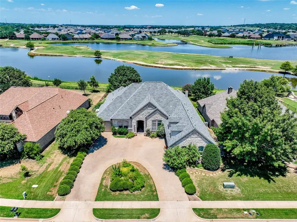 2503 Waters Edge Dr, Granbury, TX 76048