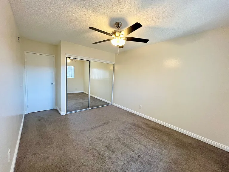 4261 Swift Ave — Photo 7