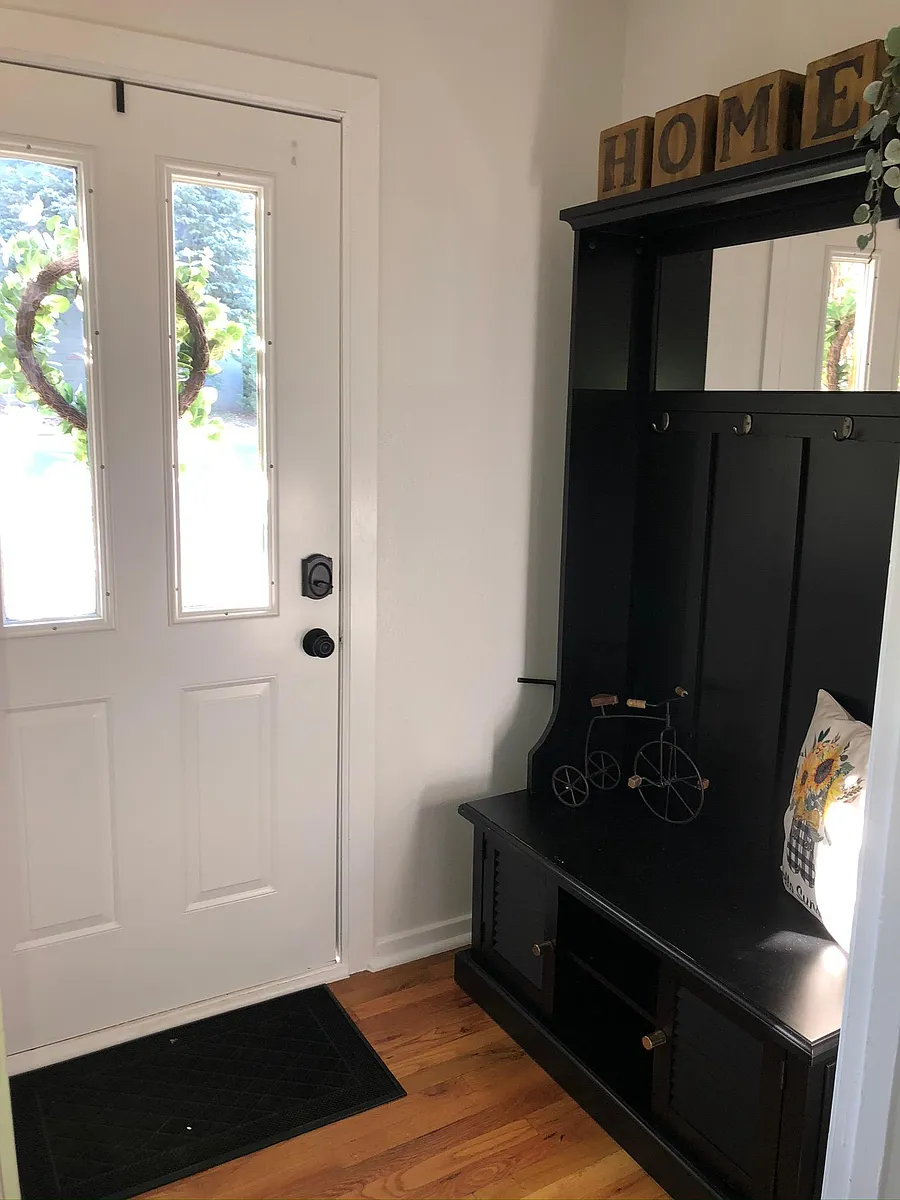 Mudroom Entrance - 324 N Bonito St