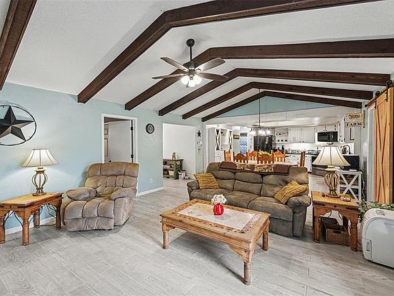 3rd image of 429 Manor Blvd