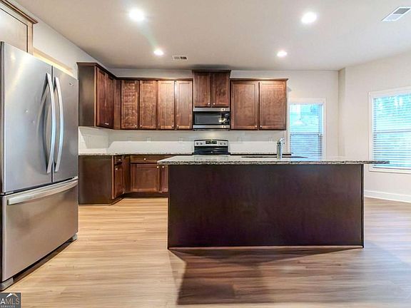 3rd image of 255 Dublin Way