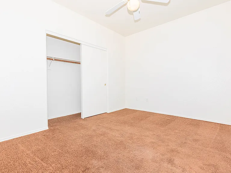 San Martin Apartments — Photo 22