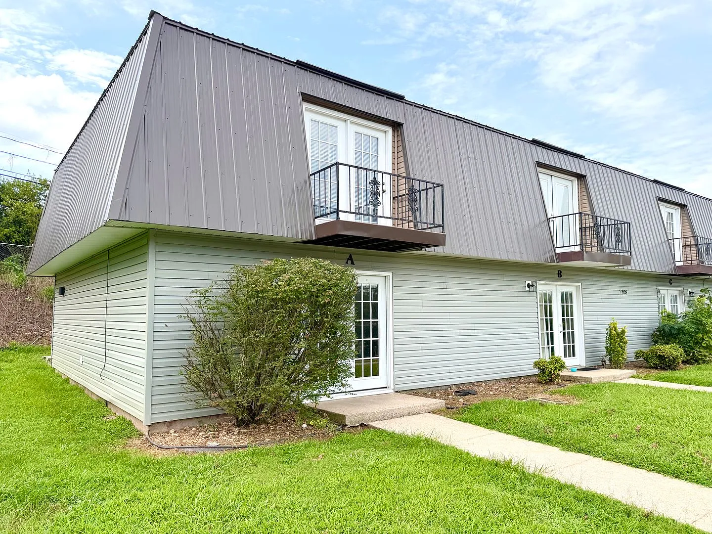 2108 Ashland City Rd — Photo 2