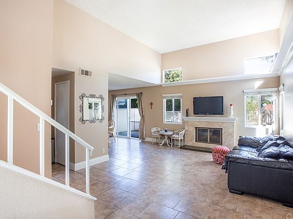2nd image of 2454 Saratoga Ln