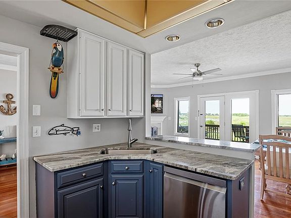 3rd image of 21 Mizzen Cir #14