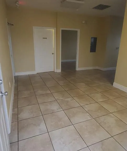 2724 Crossview Dr #207 — Photo 4