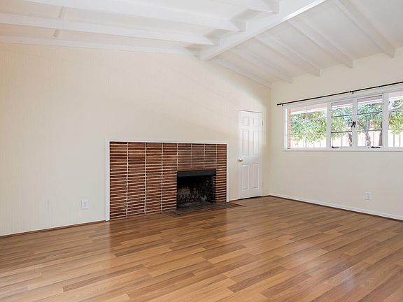 4th image of 923 Cowper St