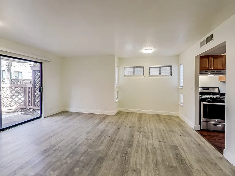 Fruitvale Haus — Photo 19