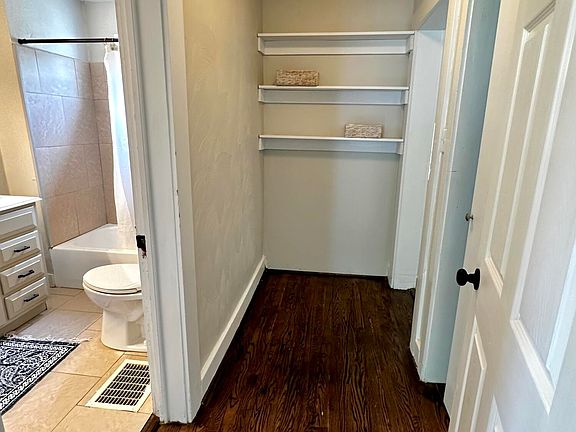 5th image of 4608 Edgelawn Ave NW