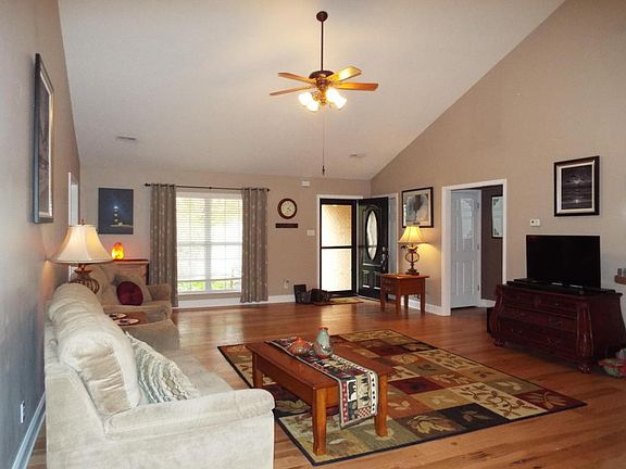4th image of 1946 Emma Ln