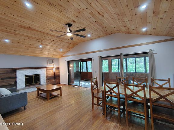 2nd image of 113 Portage Ln