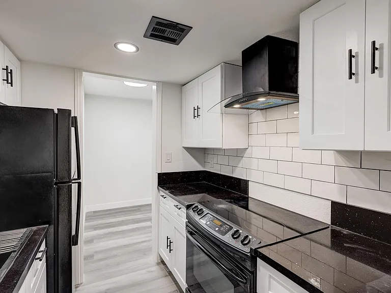 1922 Fairfield Ave #101 — Photo 9
