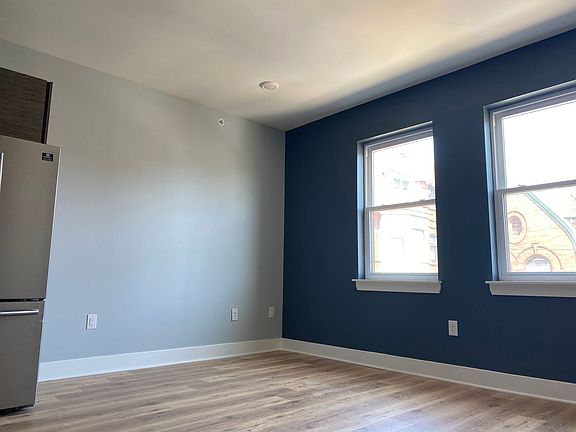 4th image of 1728 Memorial Ave #5