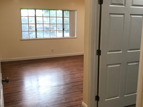 5th image of 9746 Saloma Ave