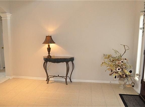 3rd image of 4803 Russett Ln
