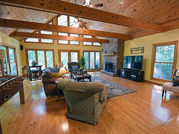 3rd image of 121 Bertson Cir