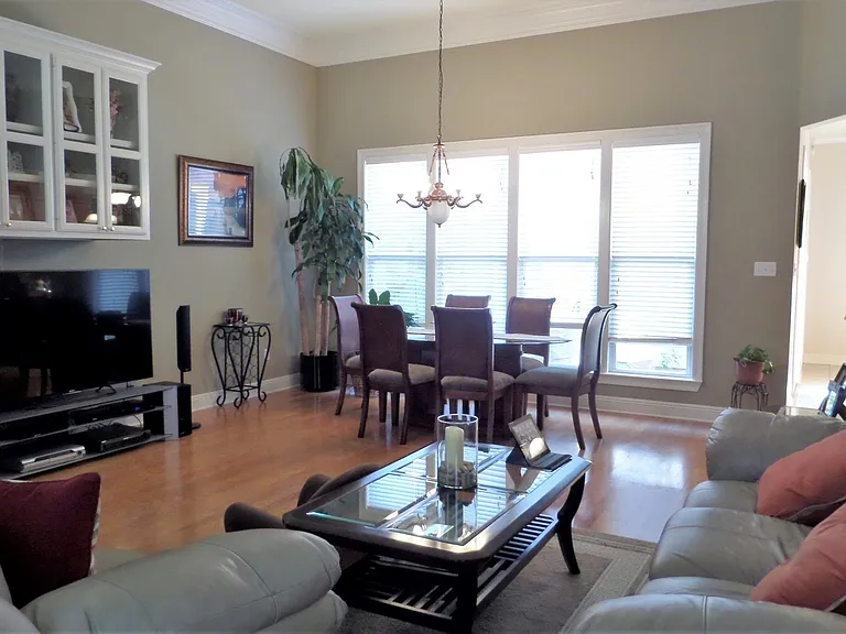 10854 Woodland Oaks Dr — Photo 3