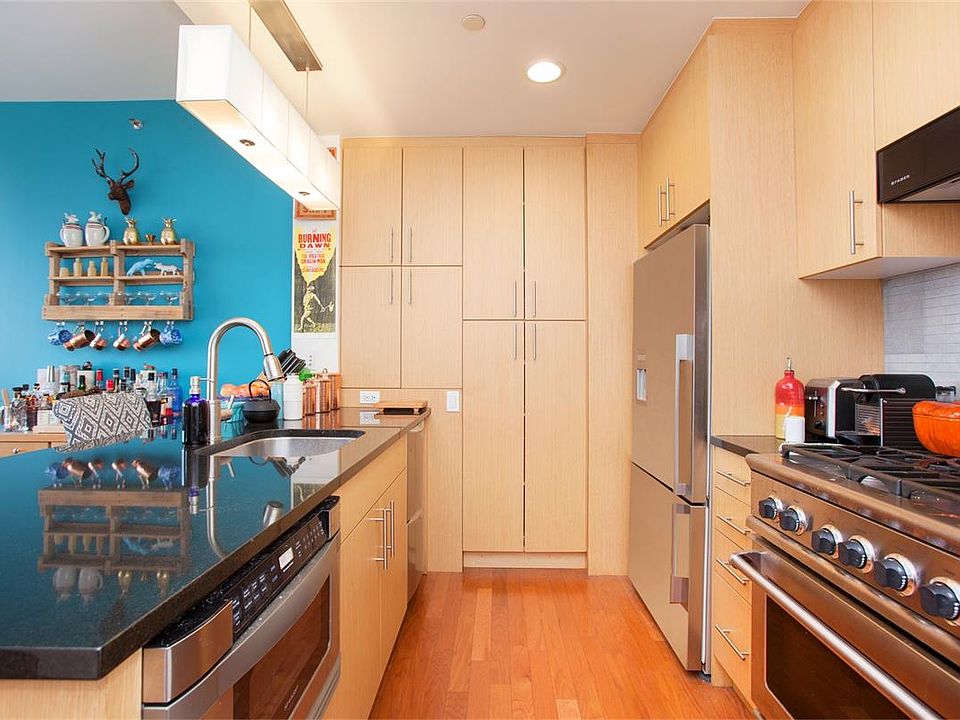 1st image of 5-49 Borden Ave #L4