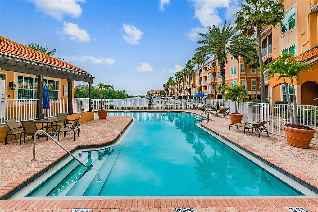 2 bed, 2.0 bath, 968 sqft, $2,500 — Photo 3
