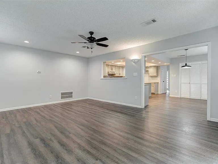 9614 Charter Ridge Dr — Photo 12