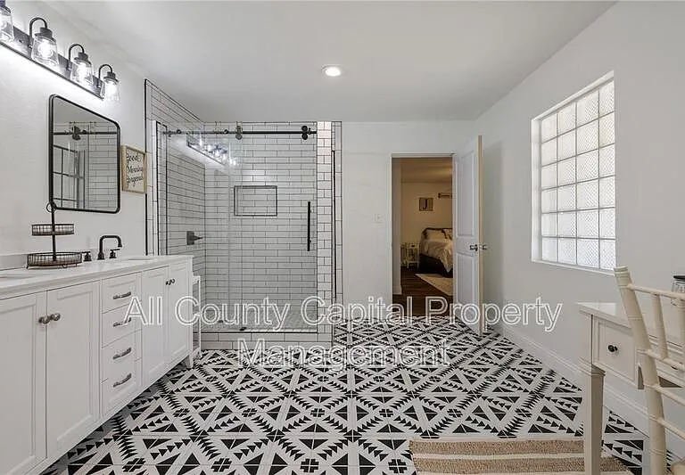 112 Old West Trl — Photo 8