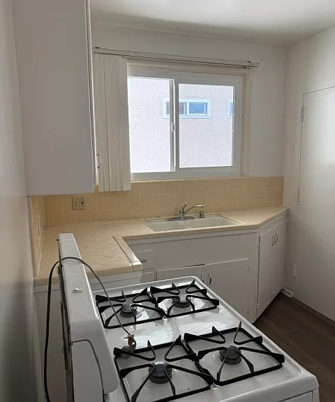 442 Landfair Ave #1/2 — Photo 6