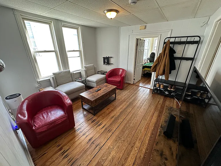 114 Everett St #3 — Photo 6