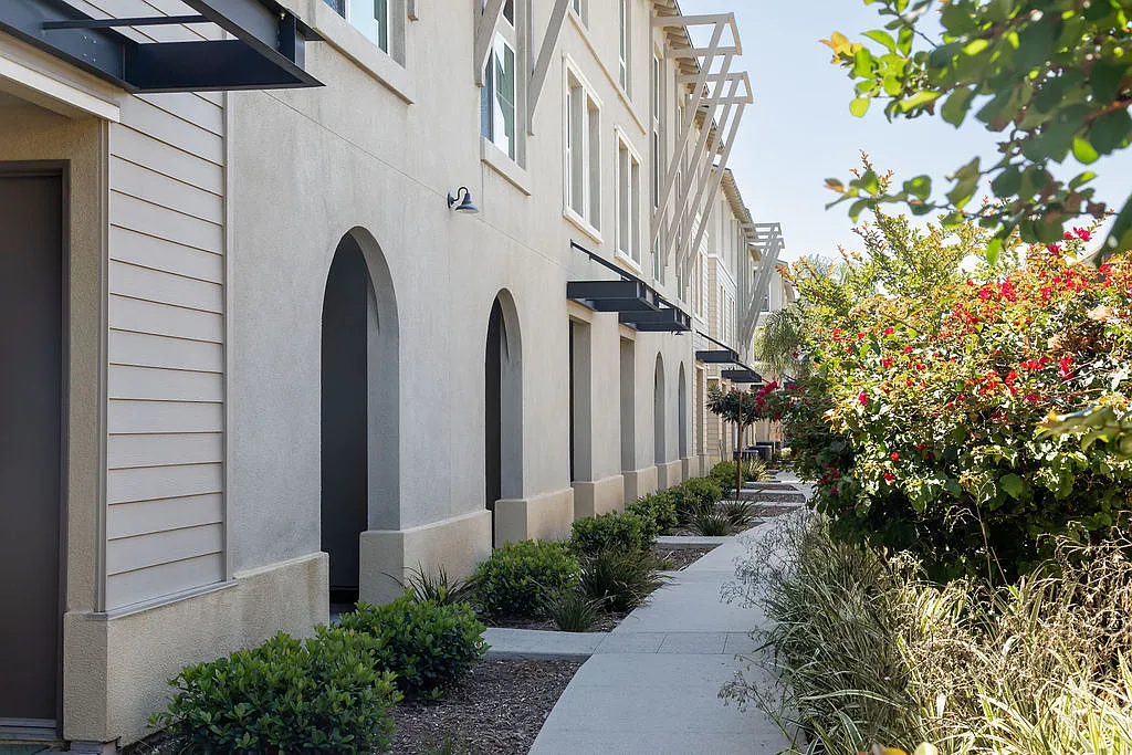 Trio Townhomes — Photo 4