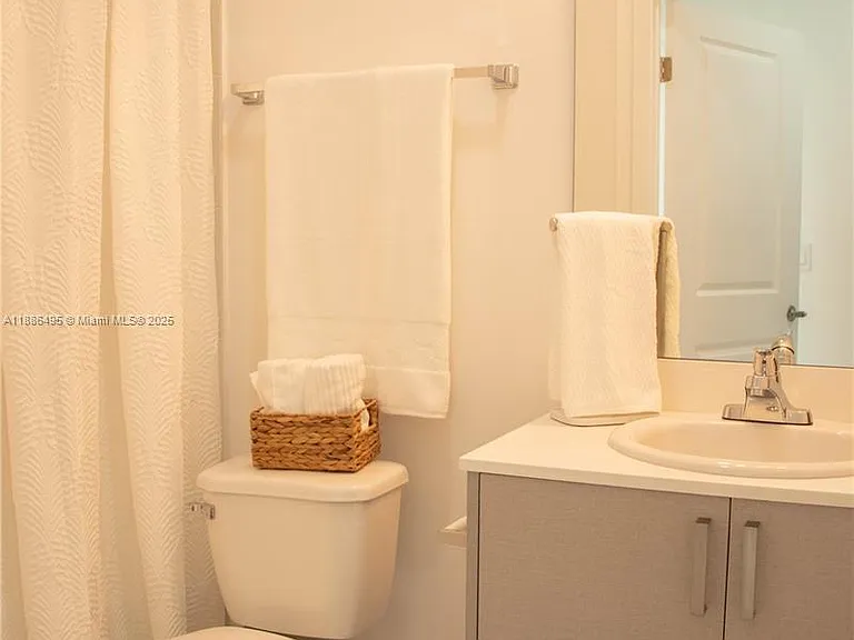 1453 W 29th St #307 — Photo 19