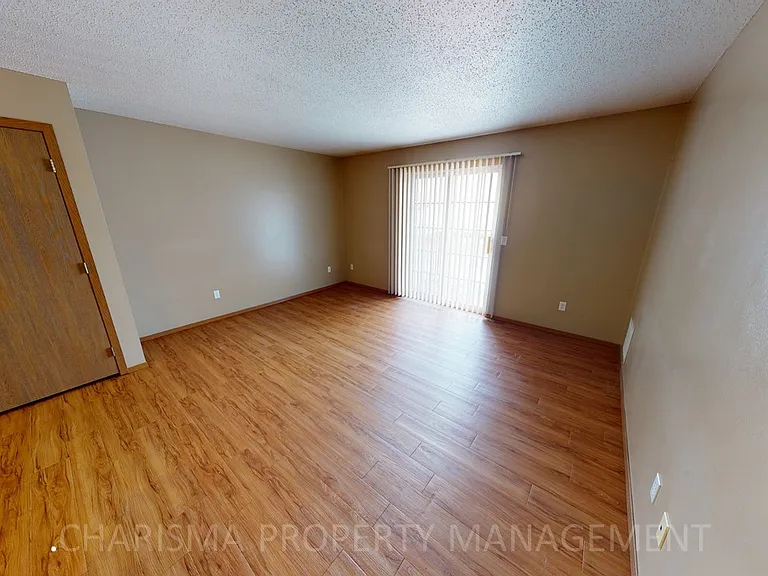 Teakwood Apartments — Photo 11