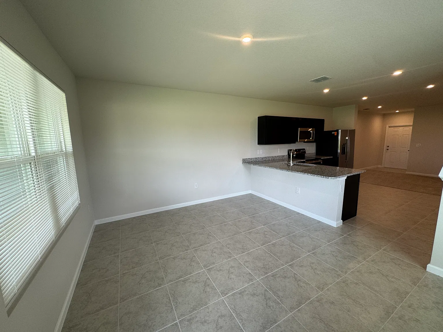 New built 3 bd 2.5 bath townhouse — Photo 2